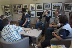 Charleville-Mézières expose « Vivre en ville » au centre de tri de la poste.