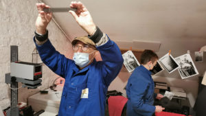 Au labo pour (re)découvrir la photo argentique avec Gildas.