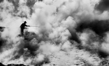 30-Nimes_didier-wuthrich-pecheur-dans-la-brume